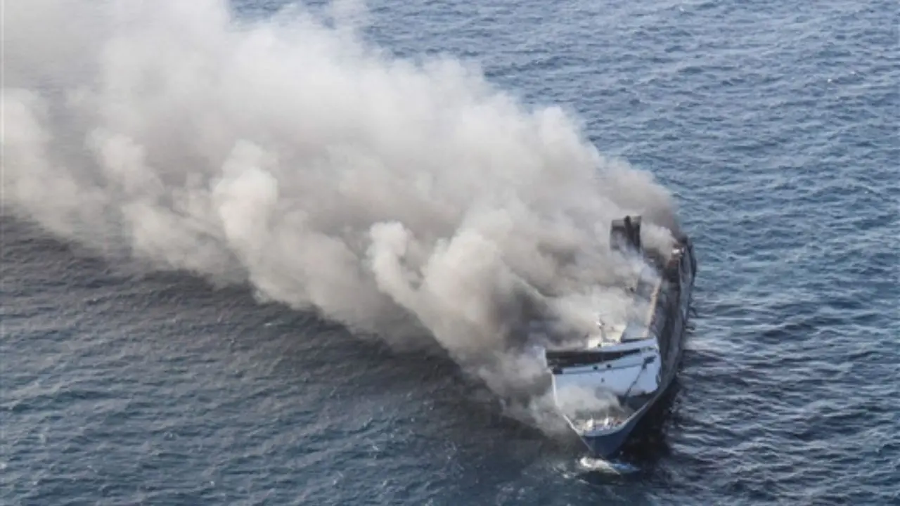 Five dead, 41 missing after vessel catches fire in Indonesia's Java Sea Rescue teams evacuate passengers after the Mutiara Santosa 2 caught fire in Indonesia's Java Sea, leaving five dead and dozens missing. Pic/PTI
